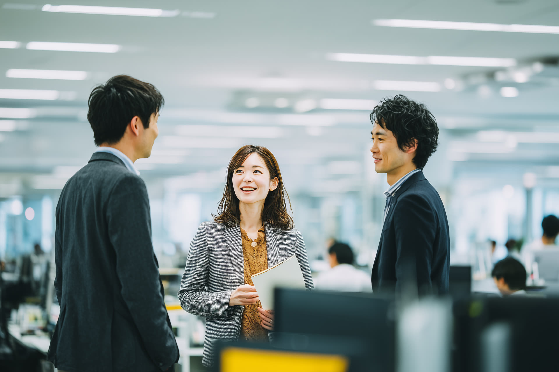 打ち合わせを行う室内のイメージ